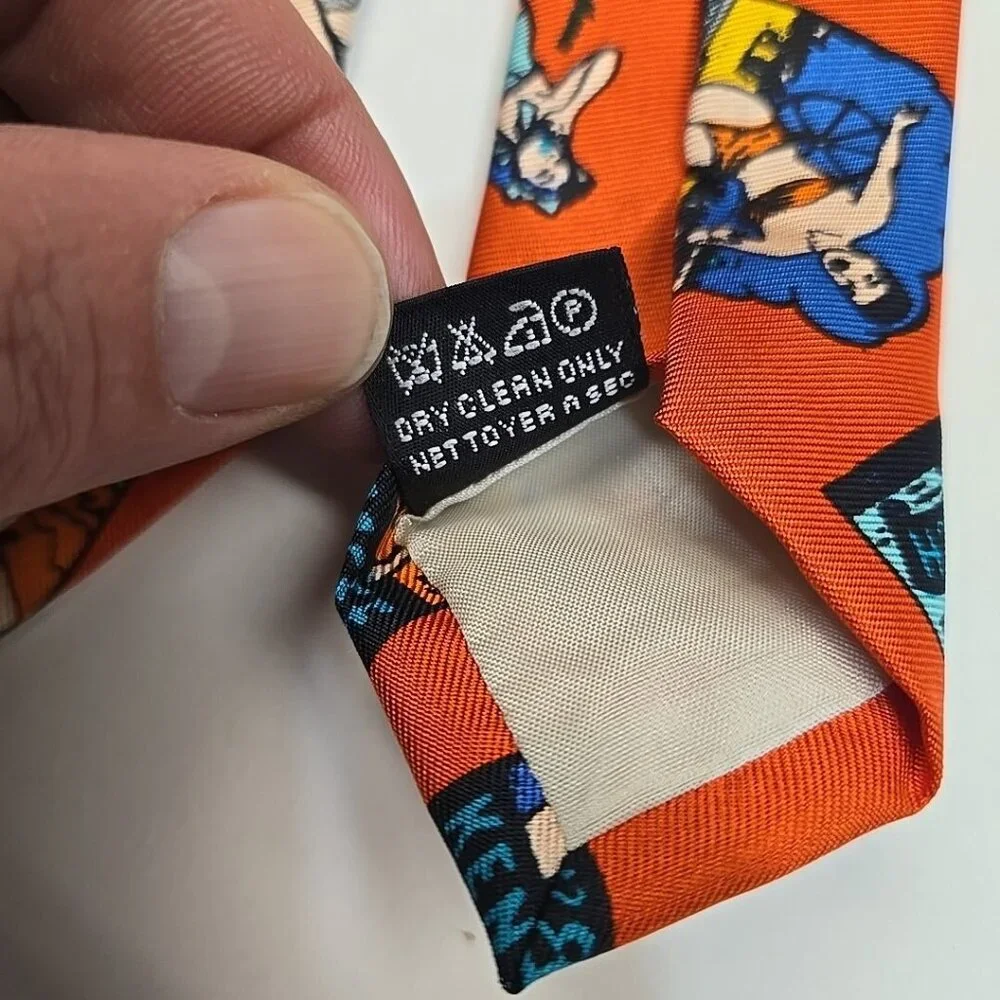 VTG Dolce & Gabanna Peek A Boo 100% Silk Tie Pin Up Girl USA Beaches Italy